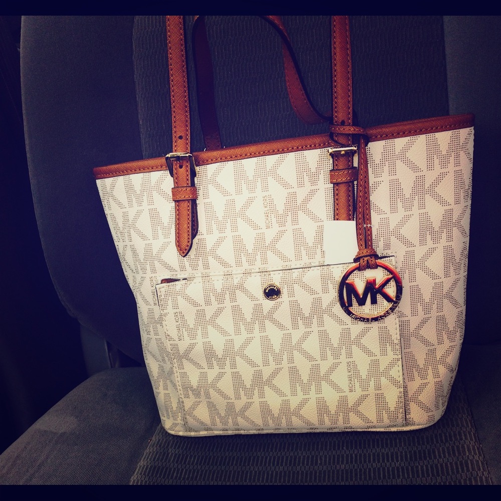 Micheal Kors purse